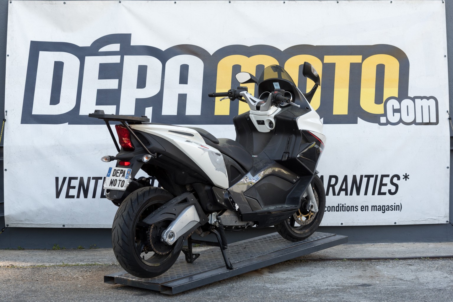moto accidentée APRILIASRV 850