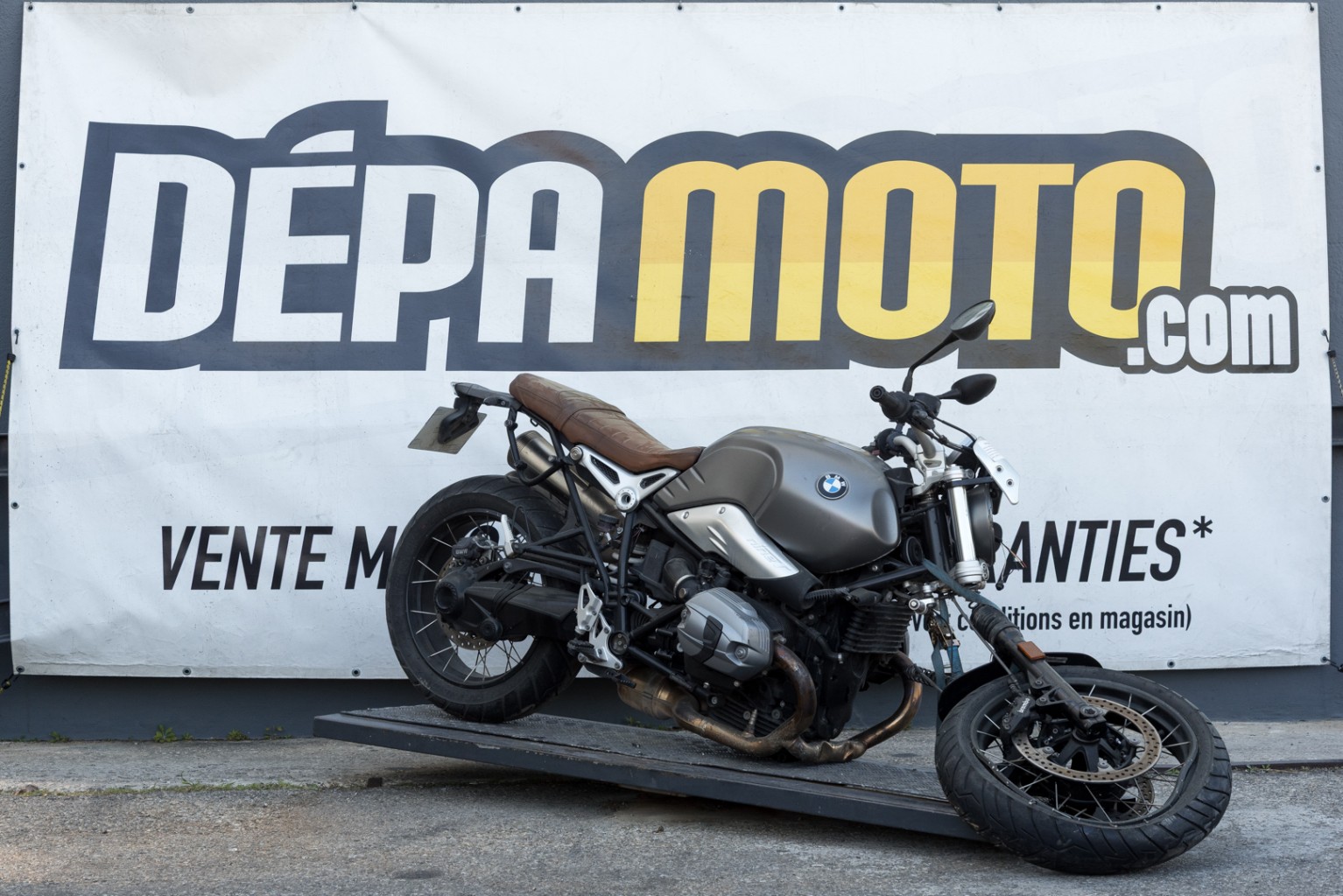 moto accidentée BMW R NINE T