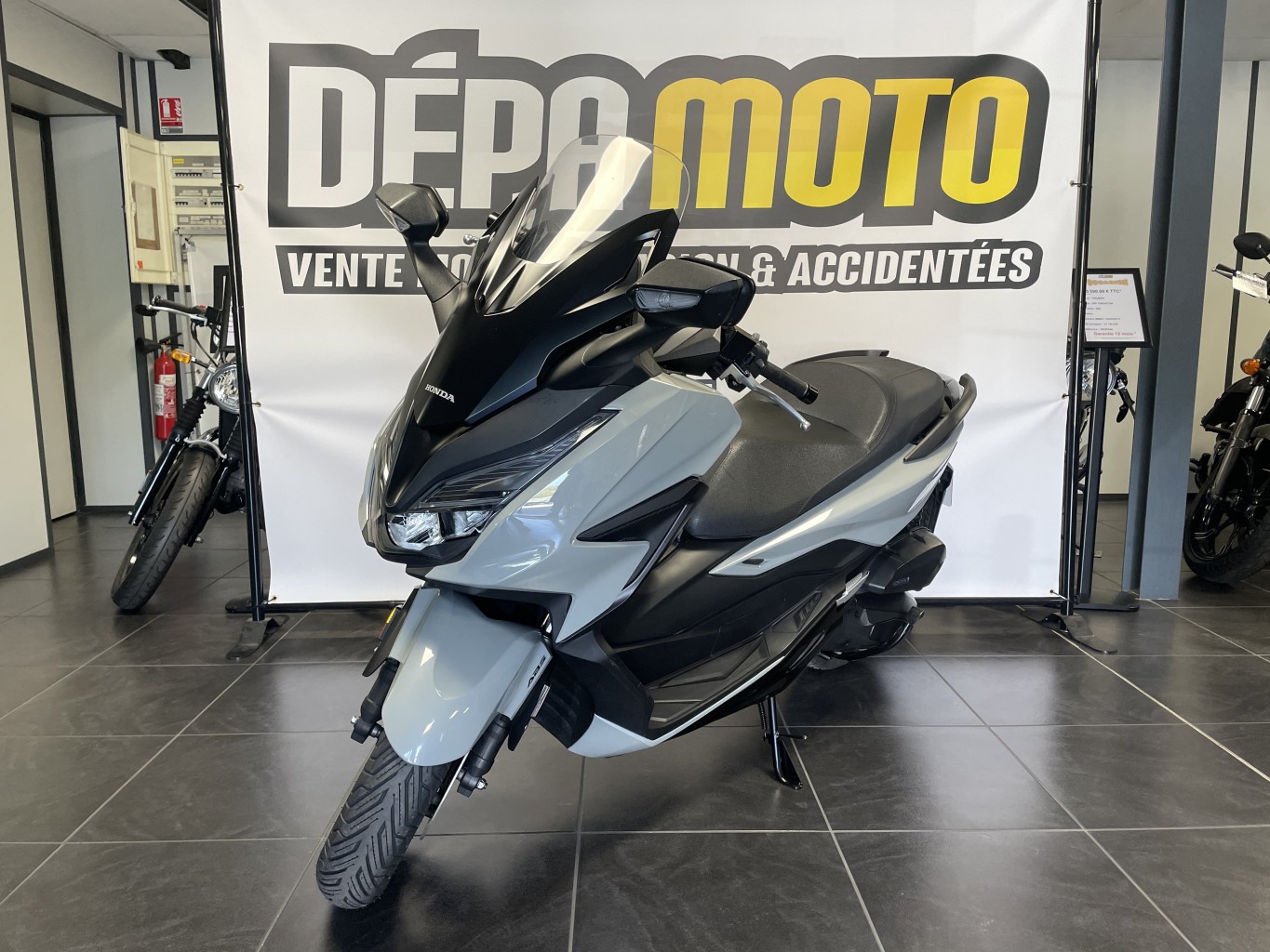 moto accidentée HONDA FORZA 125