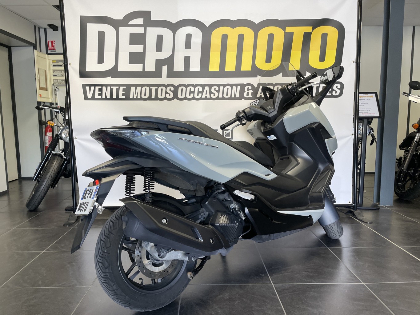 moto accidentée HONDA FORZA 125