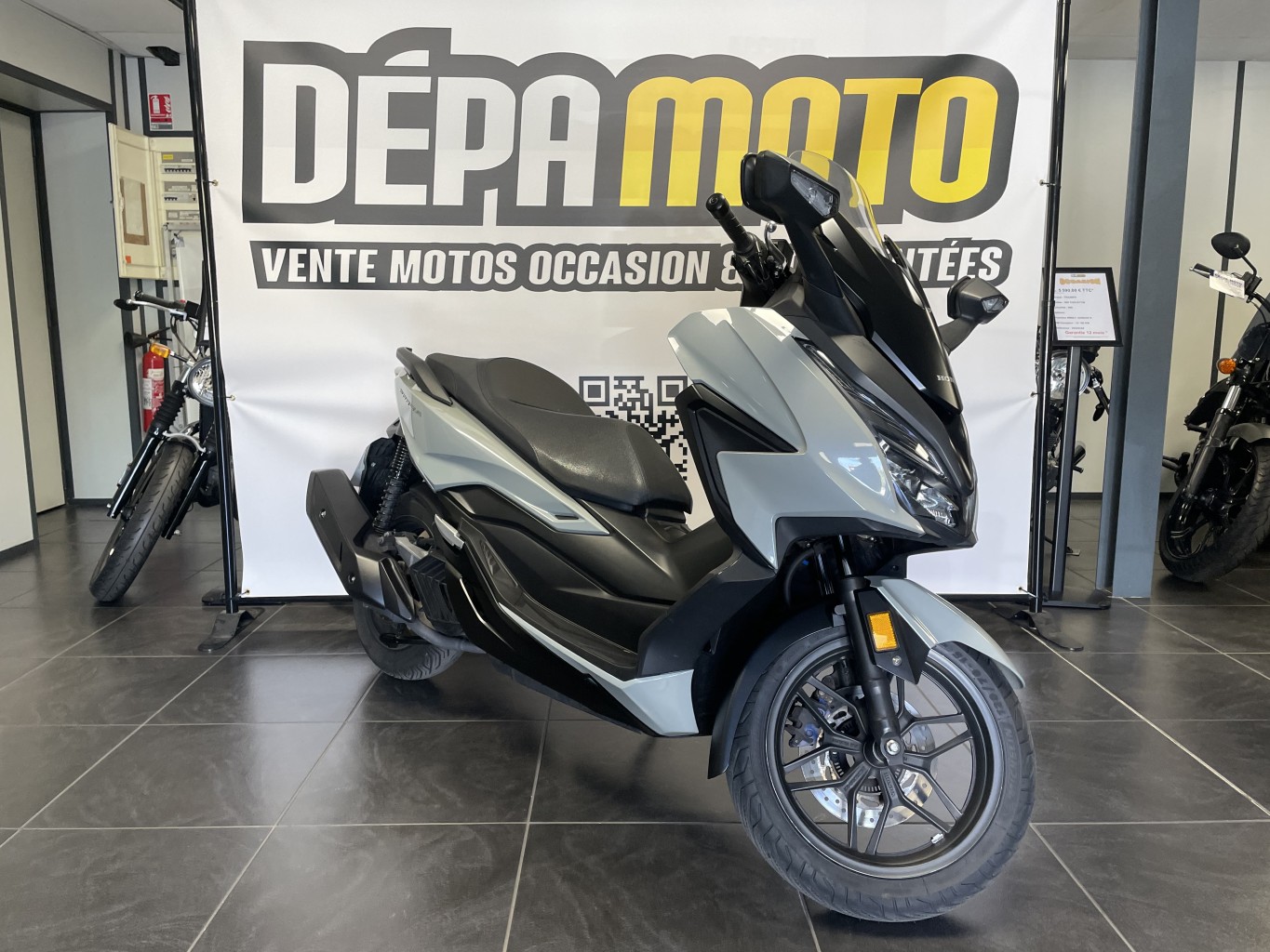 moto accidentée HONDA FORZA 125