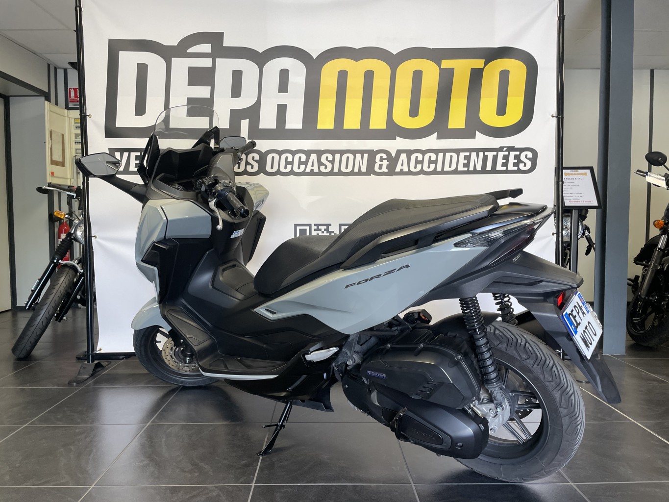 moto accidentée HONDA FORZA 125