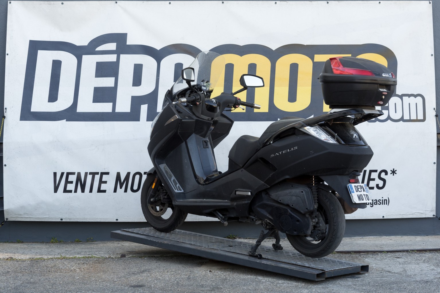 moto accidentée PEUGEOT SATELIS