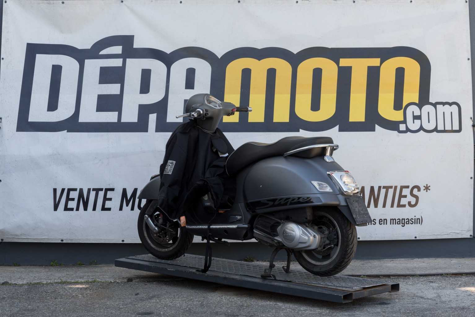 moto accidentée PIAGGIO GTS 125