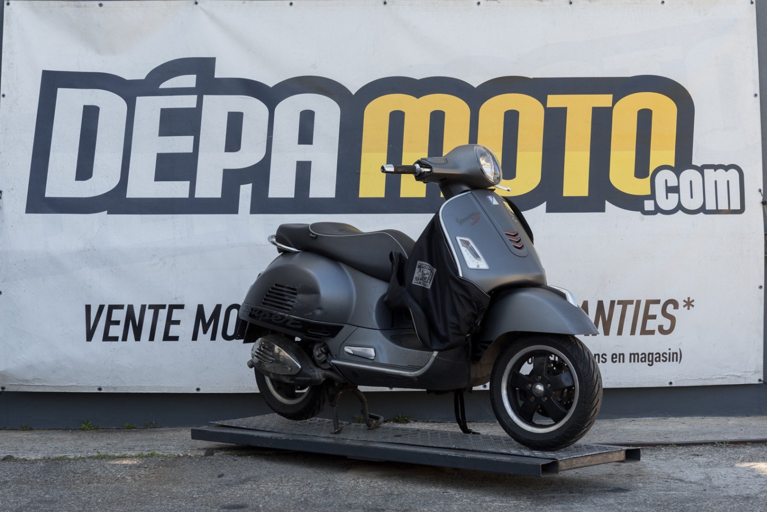 moto accidentée PIAGGIO  GTS 125