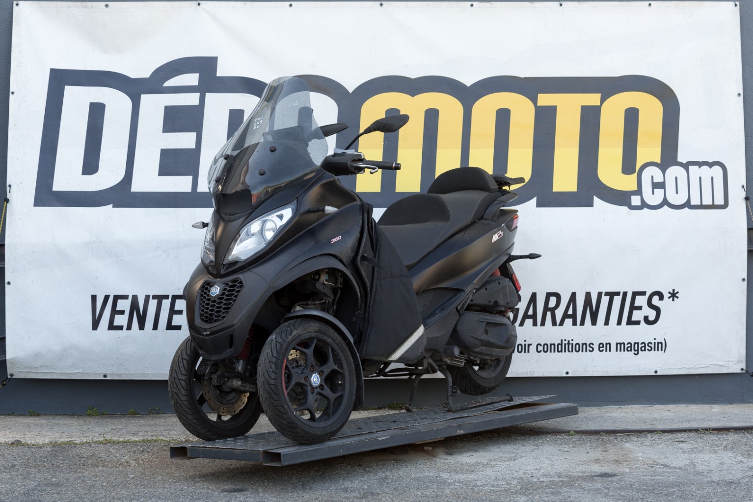 moto accidentée PIAGGIO MP3 350