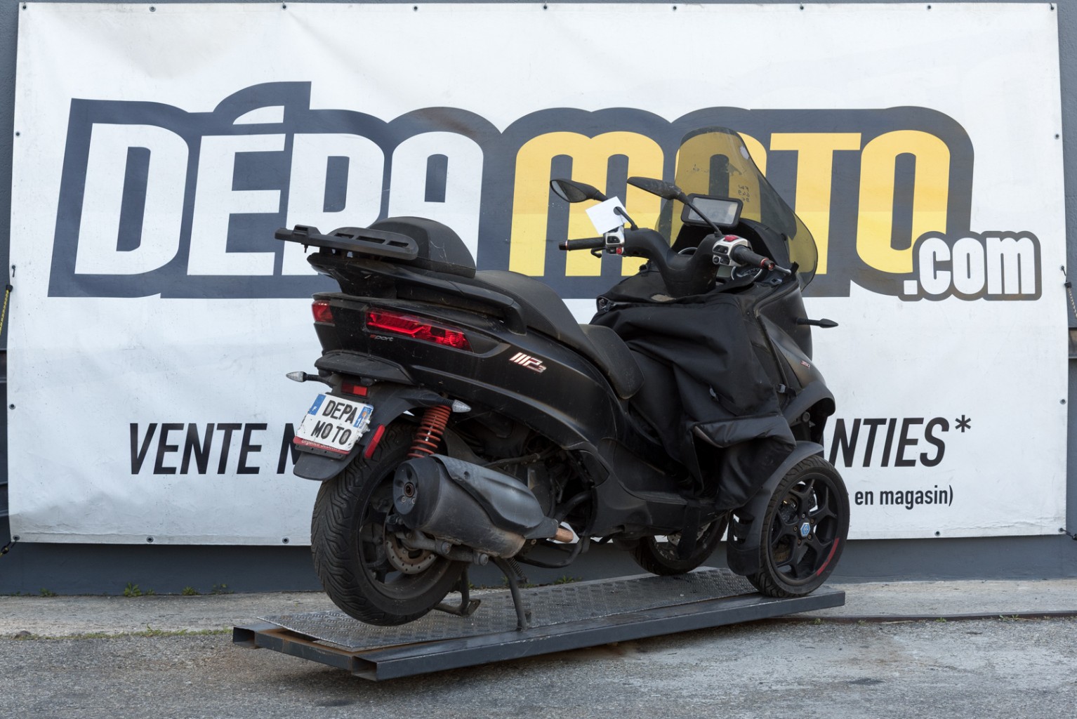 moto accidentée PIAGGIO MP3 350