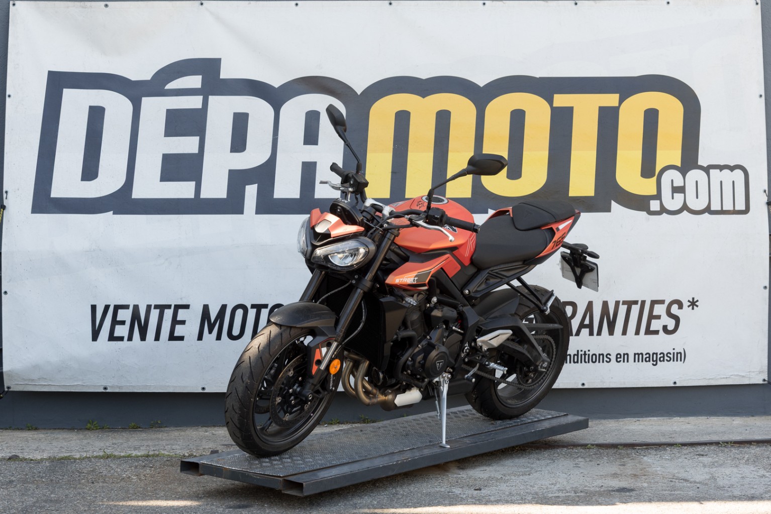moto accidentée TRIUMPHSTREET TRIPLE 765