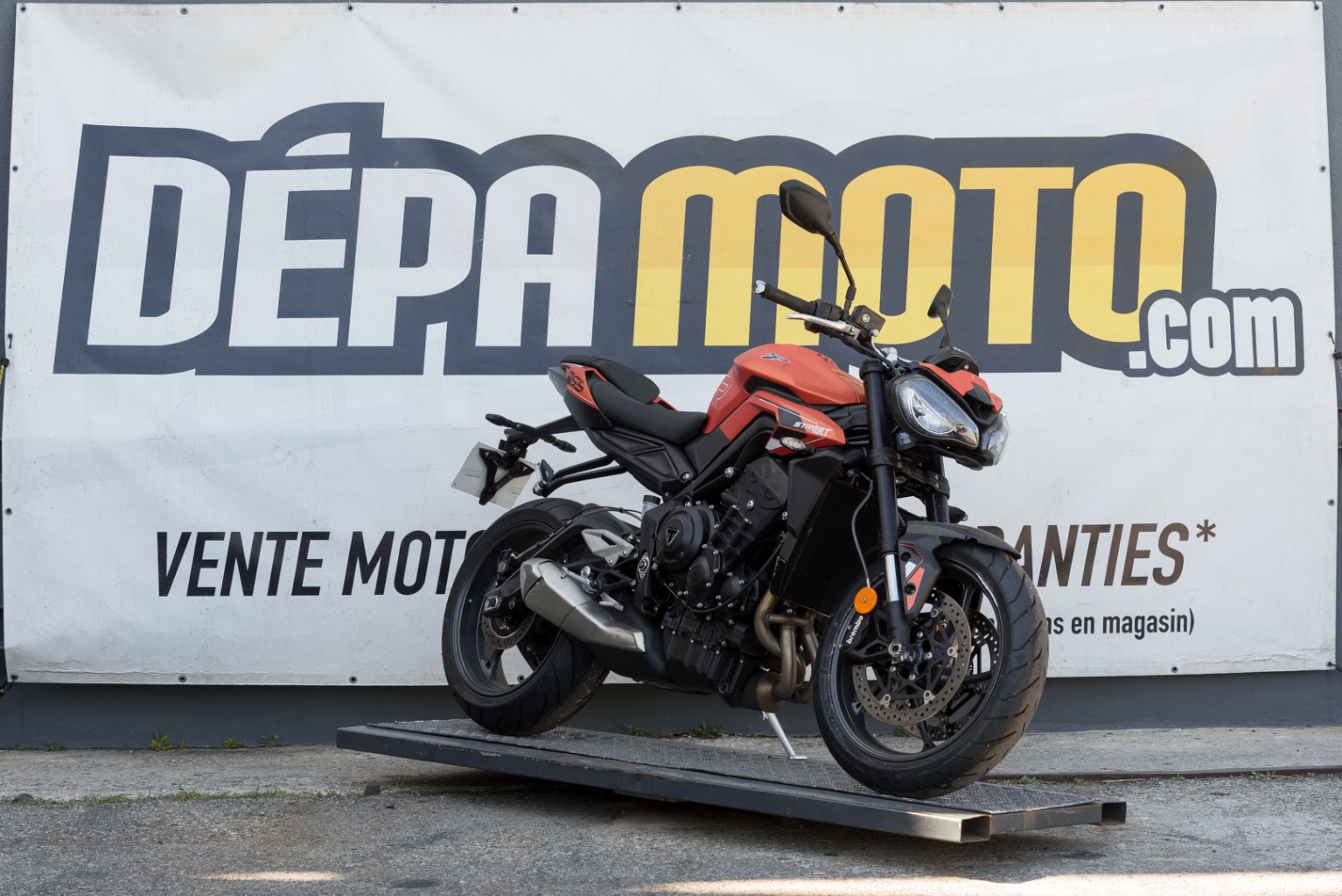 moto accidentée TRIUMPH STREET TRIPLE 765