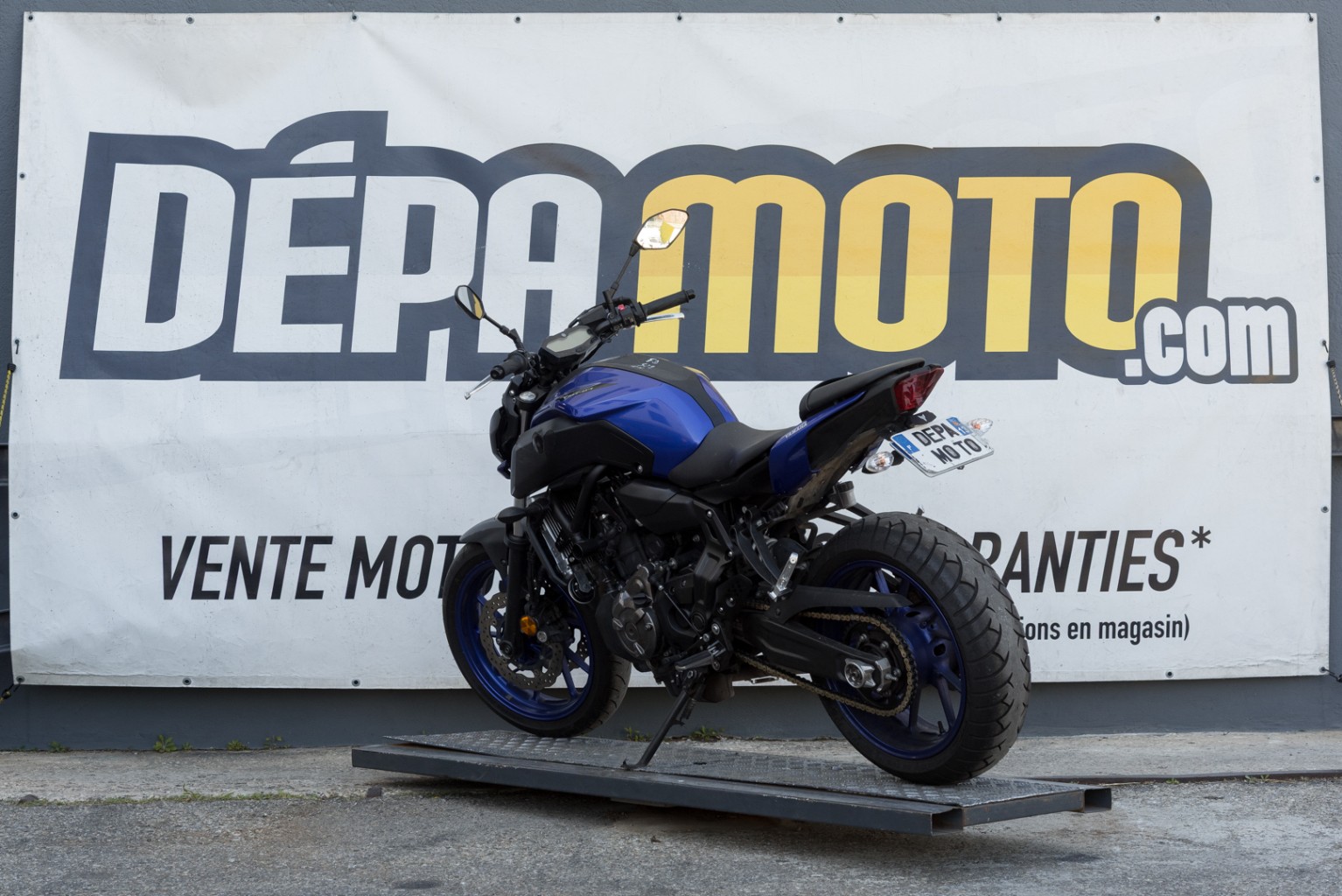 moto accidentée YAMAHA MT 07