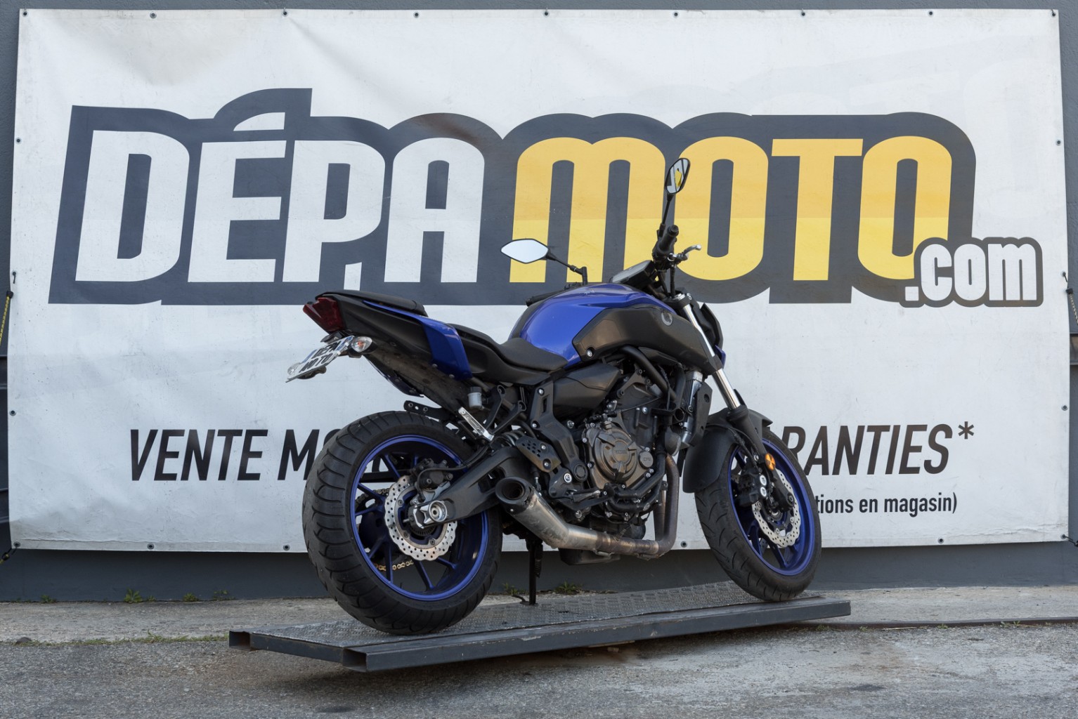moto accidentée YAMAHA MT 07