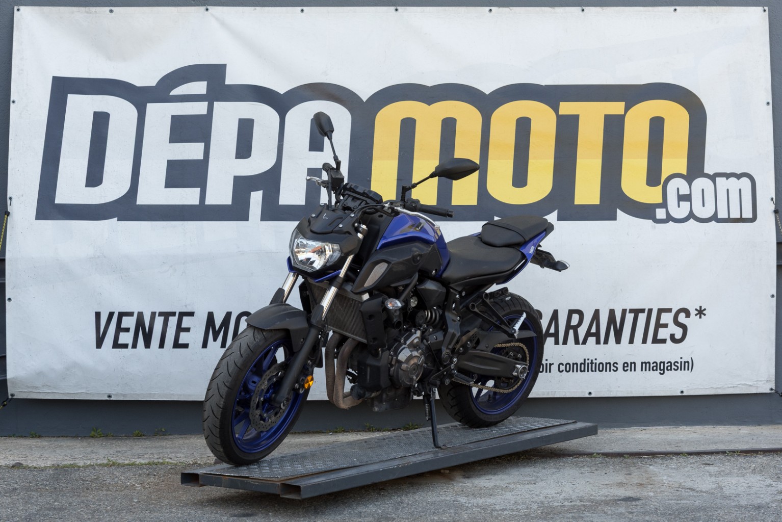 moto accidentée YAMAHA MT 07