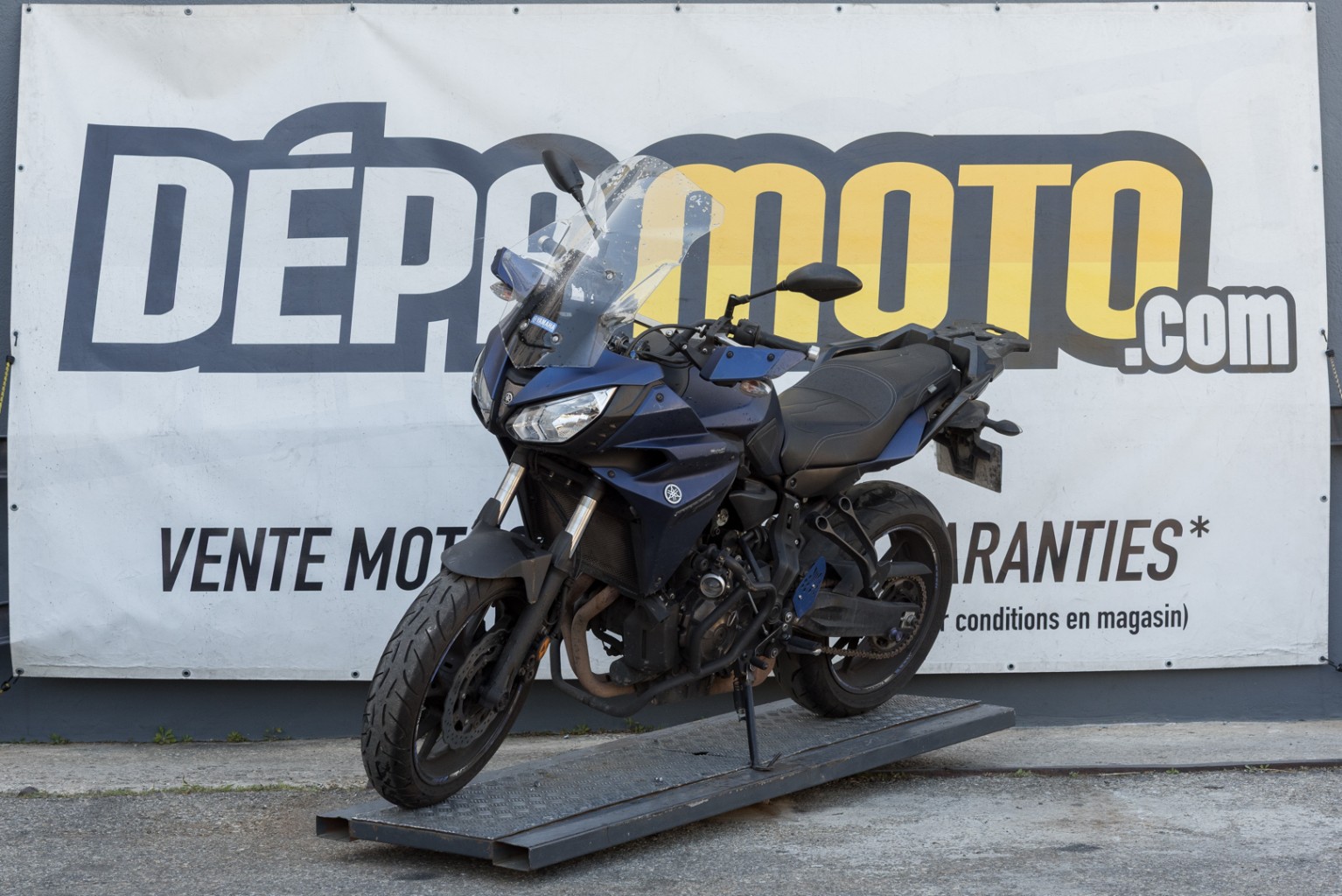 moto accidentée YAMAHATRACER 700