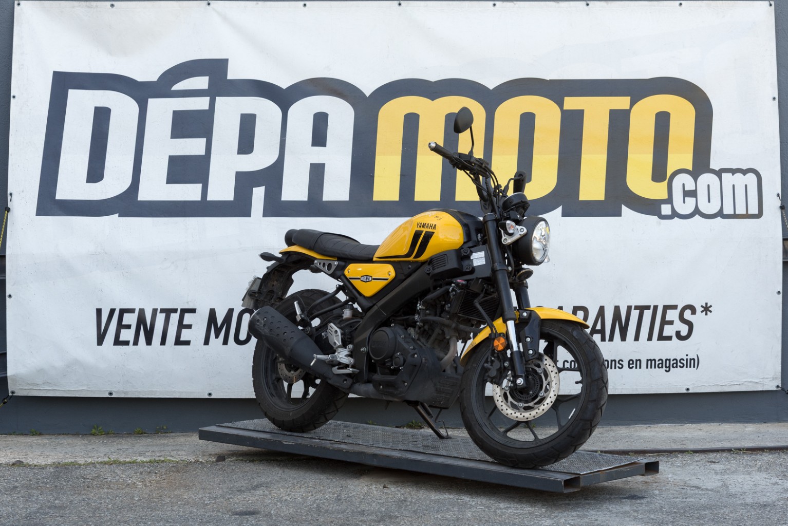 moto accidentée YAMAHA XSR 125