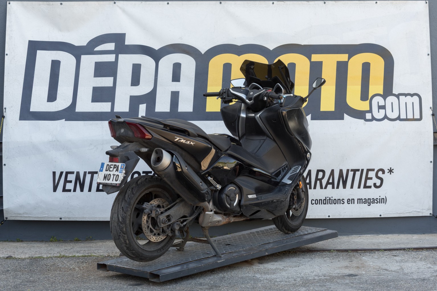 moto accidentée YAMAHA TMAX 530