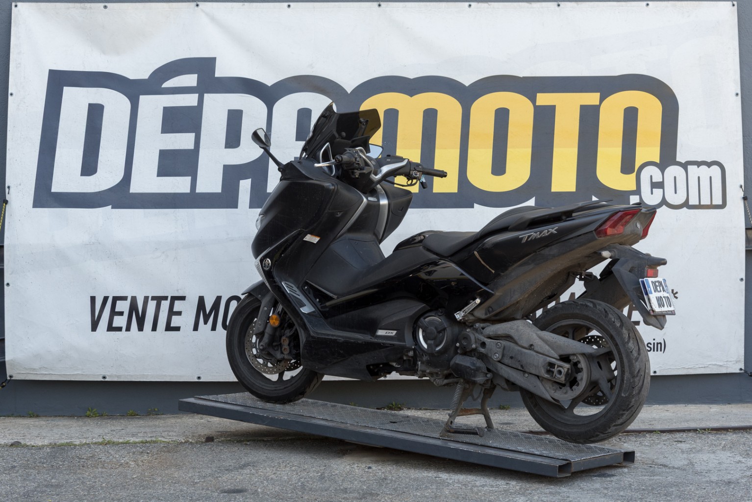 moto accidentée YAMAHA TMAX 530