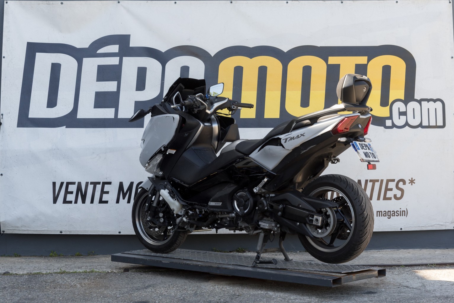moto accidentée YAMAHA TMAX 530