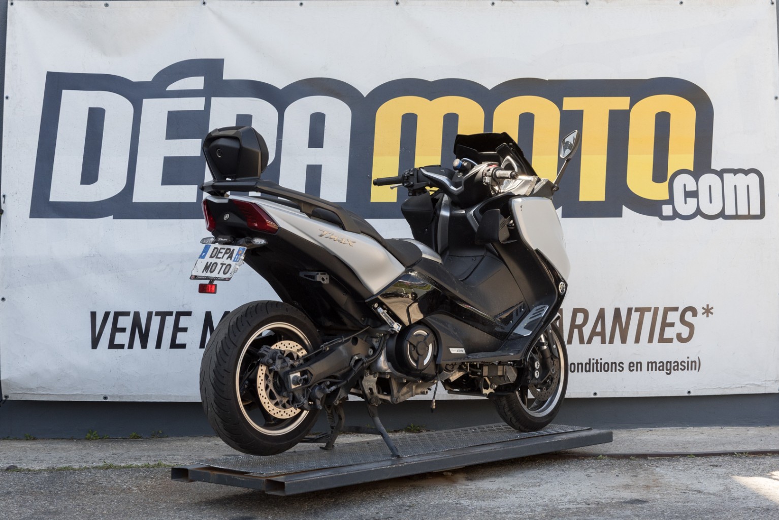 moto accidentée YAMAHA TMAX 530