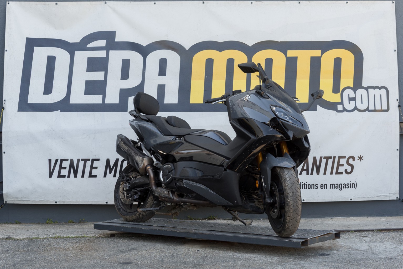 moto accidentée YAMAHA  TMAX 560