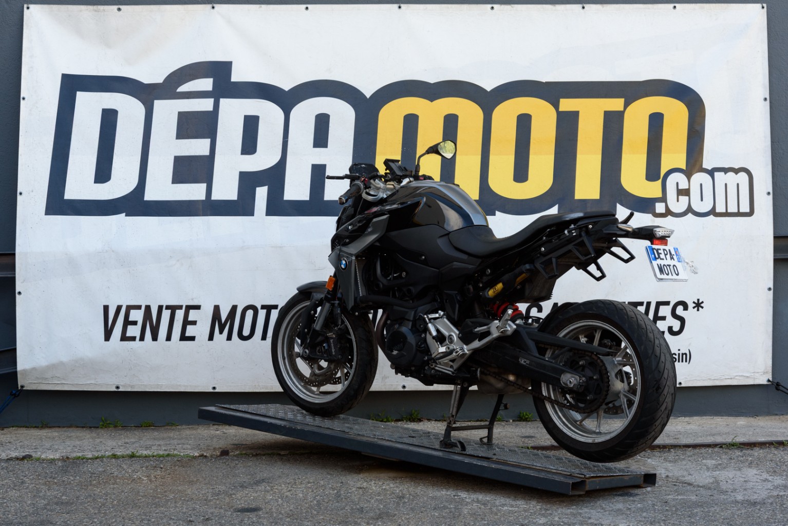 moto accidentée BMW F 900 R