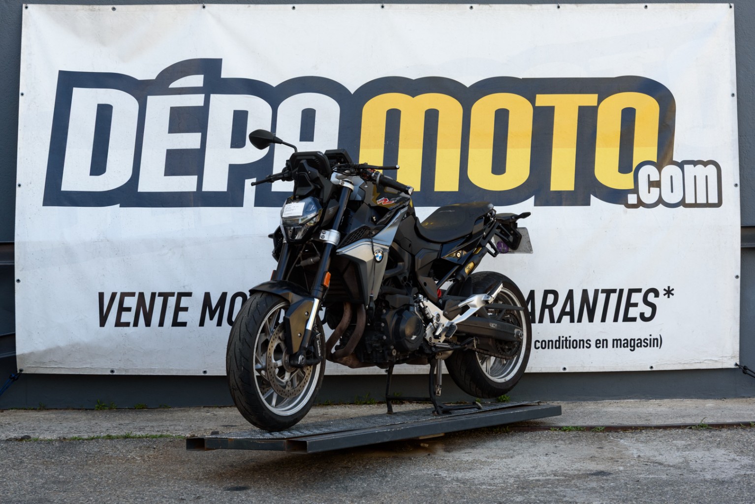 moto accidentée BMW F 900 R