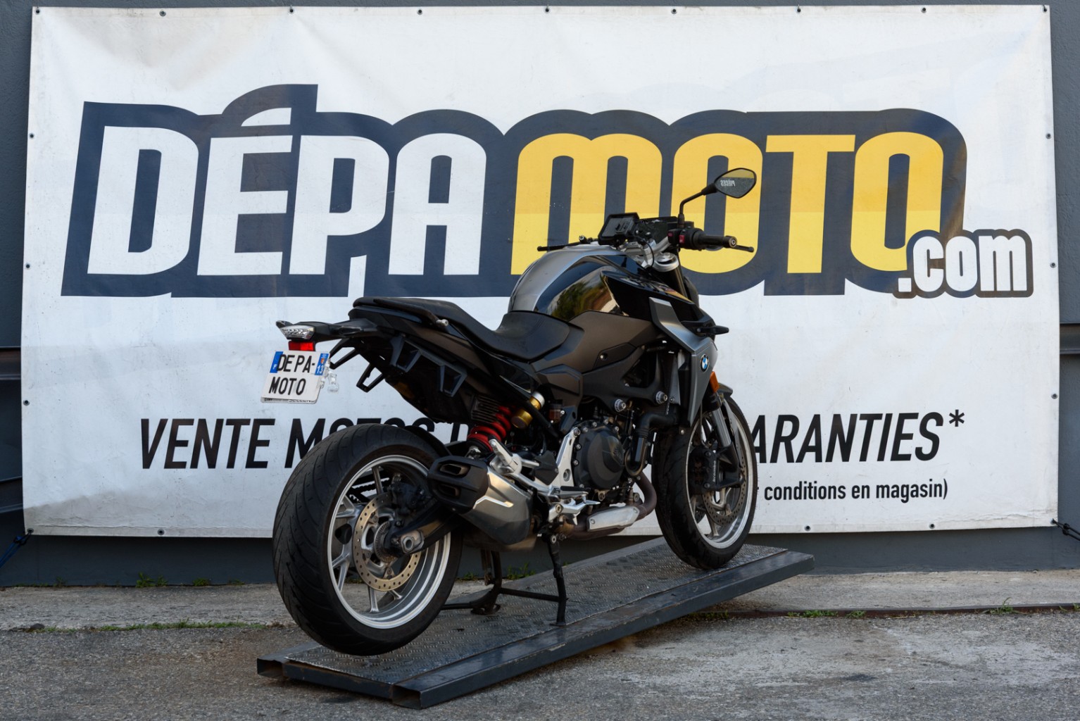 moto accidentée BMW F 900 R