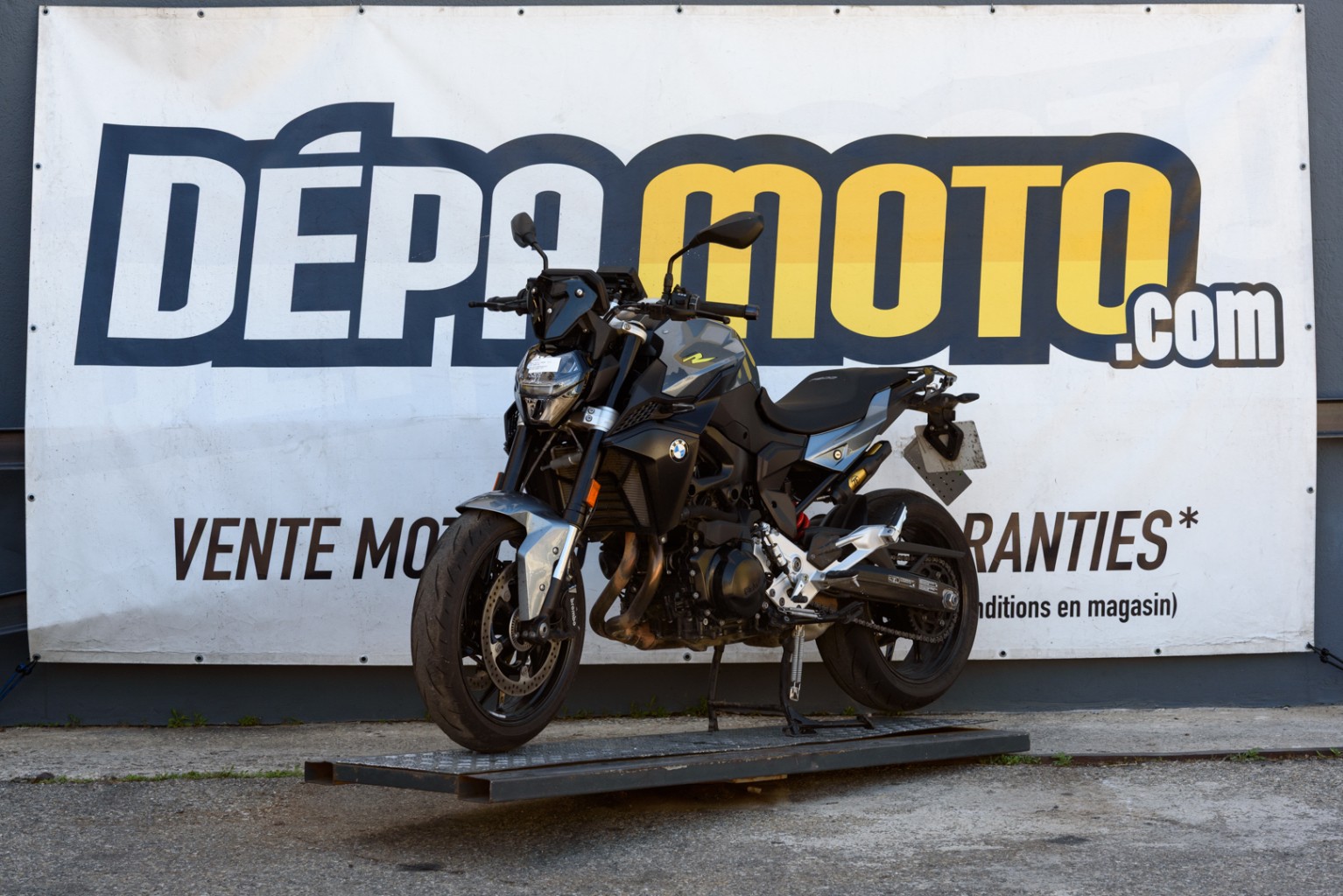 moto accidentée BMWF900R