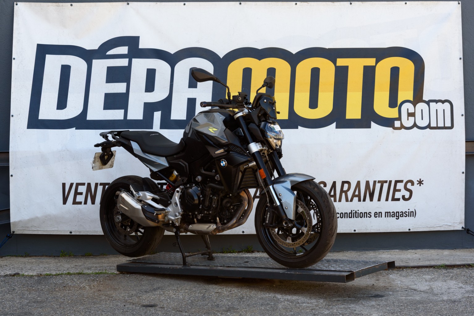 moto accidentée BMW F900R