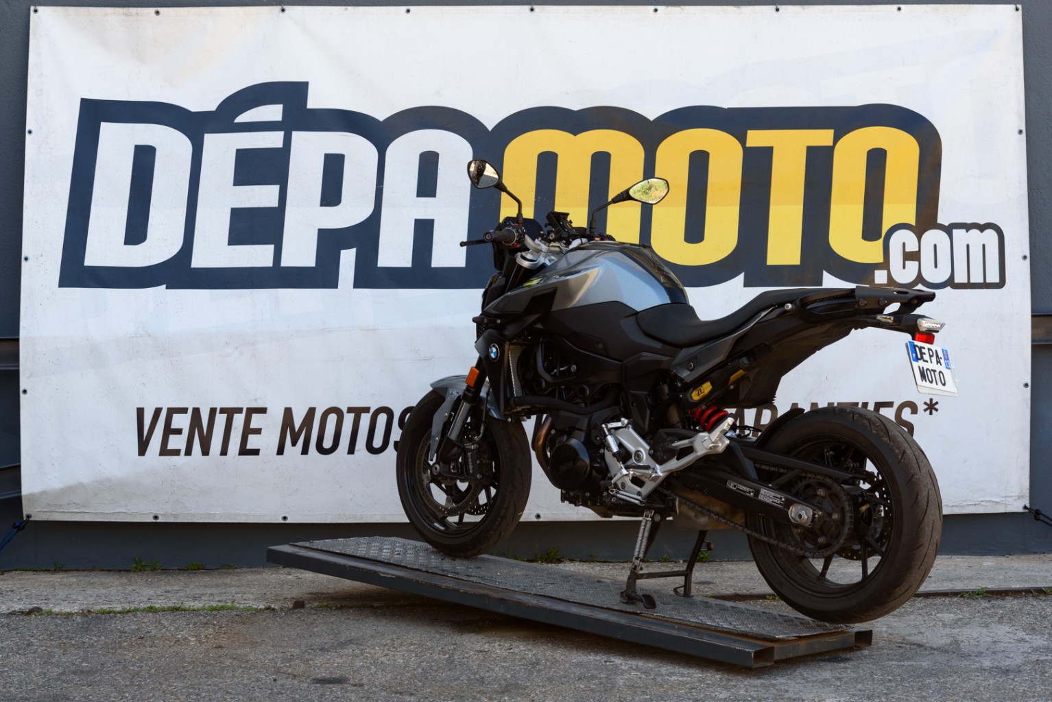 moto accidentée BMWF900R