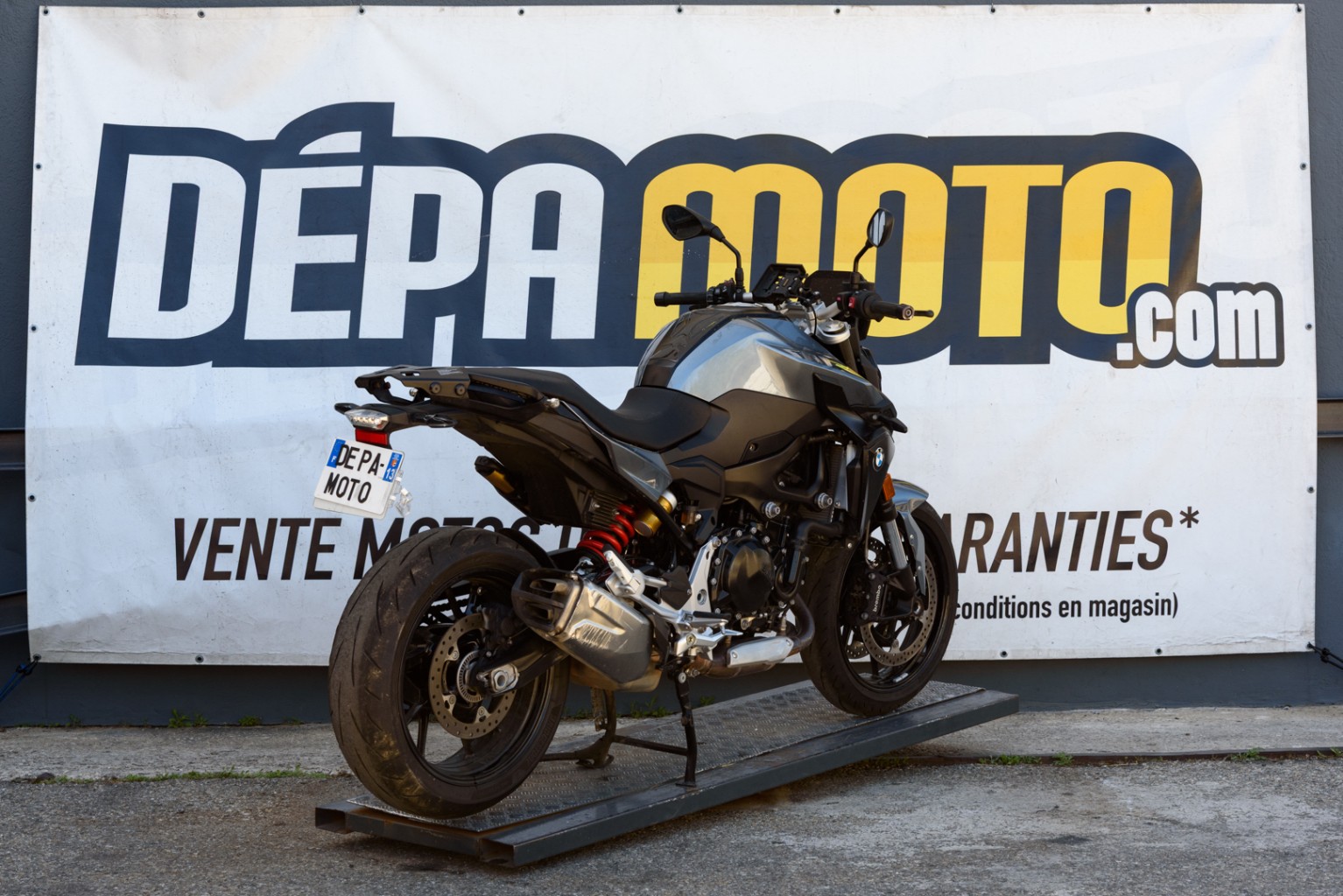 moto accidentée BMWF900R