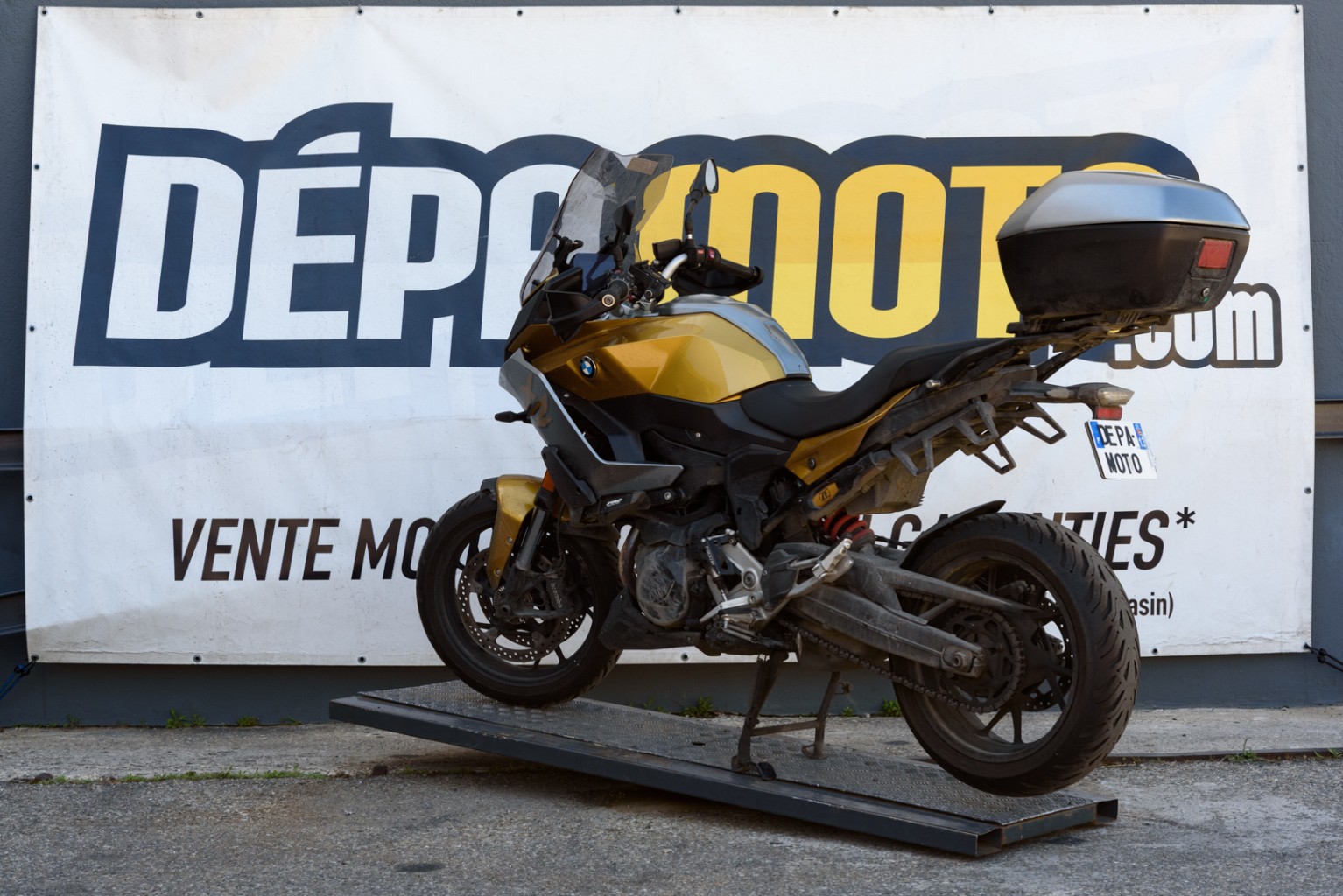 moto accidentée BMWF900XR