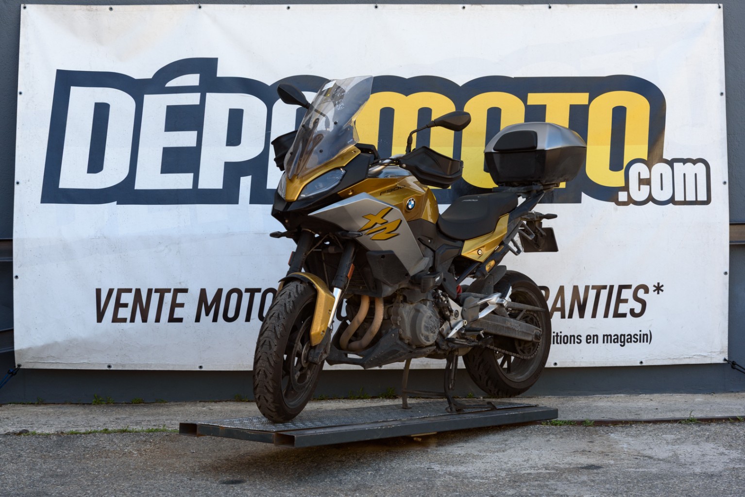 moto accidentée BMWF900XR