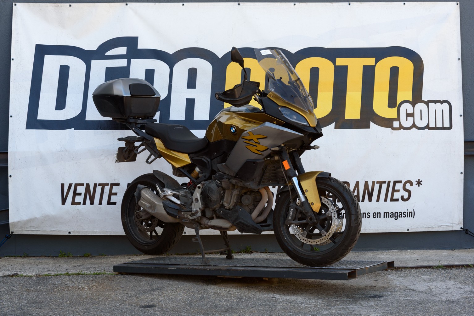 moto accidentée BMW F900XR