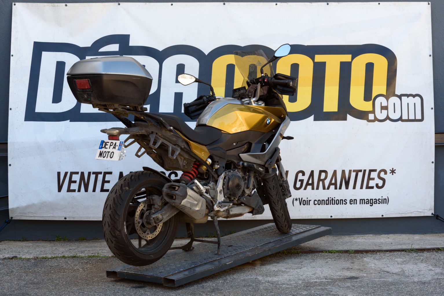 moto accidentée BMWF900XR