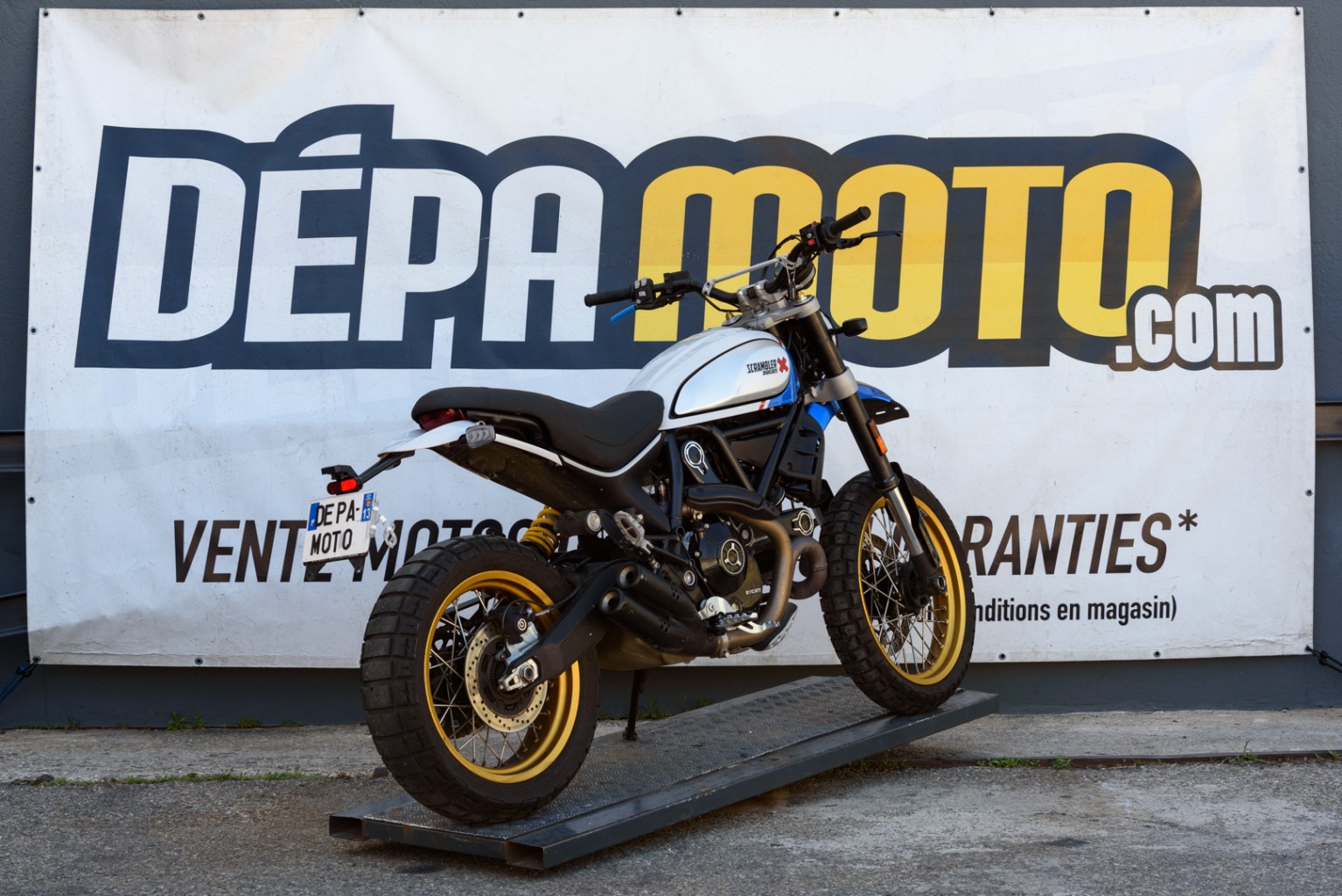 moto accidentée DUCATISCRAMBLER 800 DESERT SLED