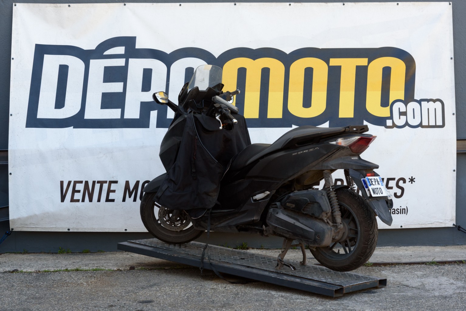 moto accidentée HONDA FORZA 125