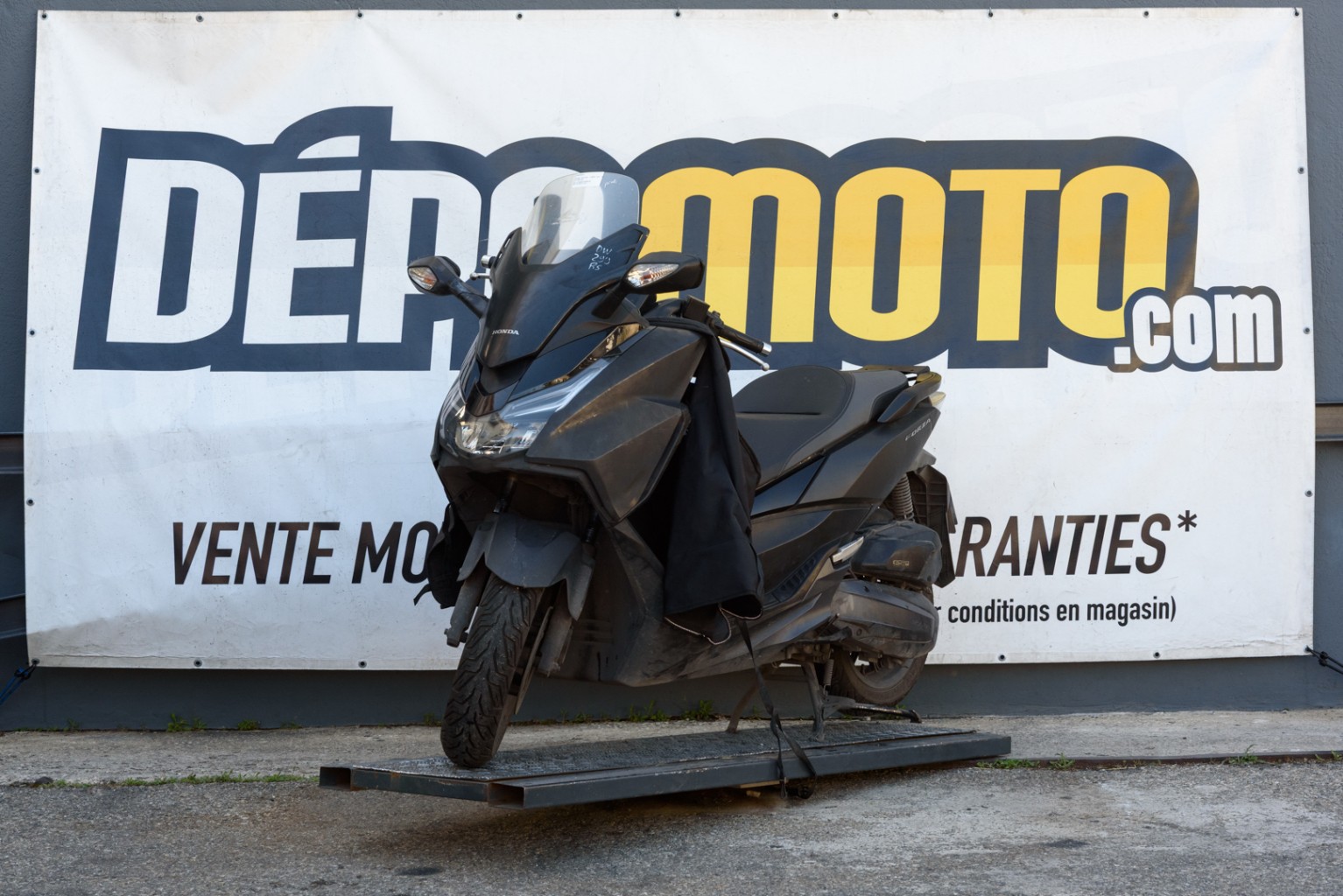 moto accidentée HONDA FORZA 125
