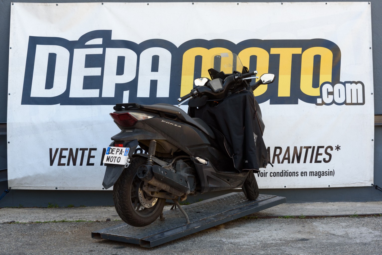 moto accidentée HONDA FORZA 125