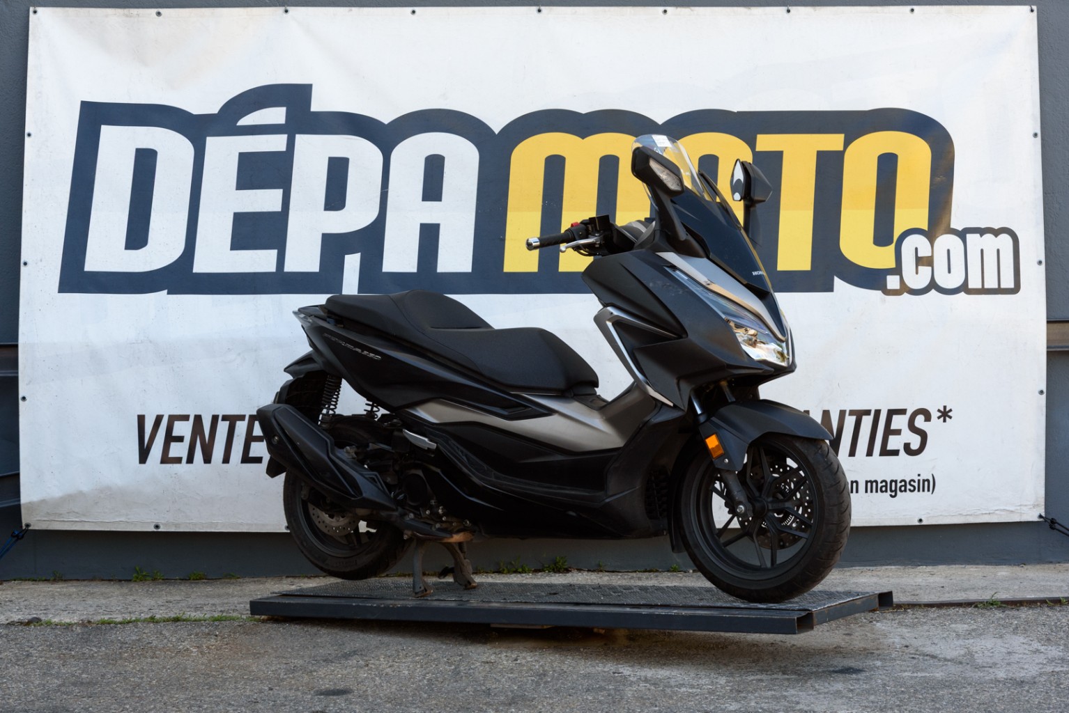moto accidentée HONDA  FORZA 350