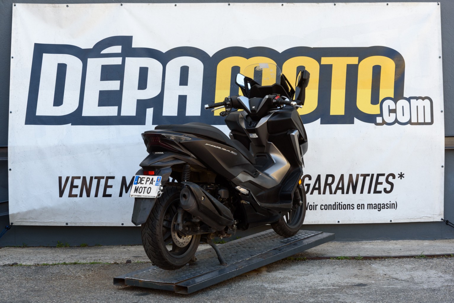 moto accidentée HONDA FORZA 350