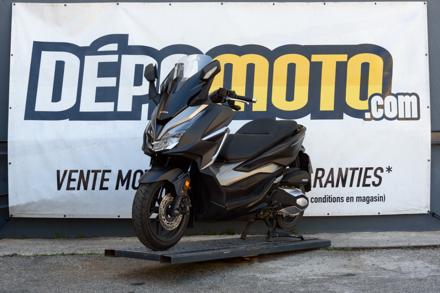 moto accidentée HONDA FORZA 350