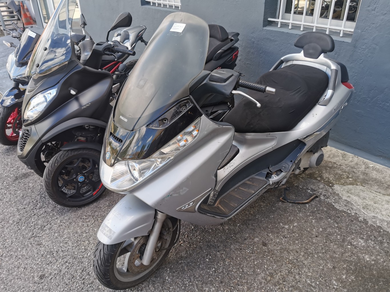 moto accidentée PIAGGIO  X8
