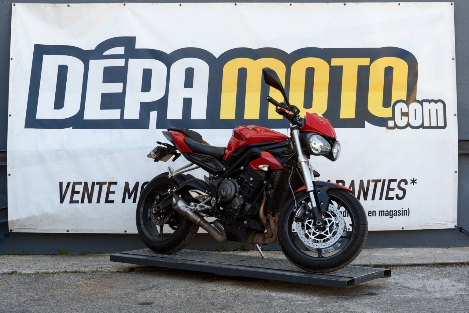 moto accidentée TRIUMPH STREET TRIPLE 660S