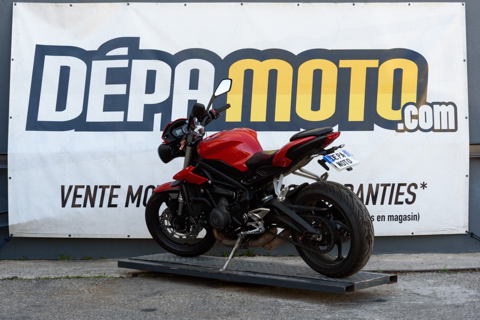 moto accidentée TRIUMPHSTREET TRIPLE 660S