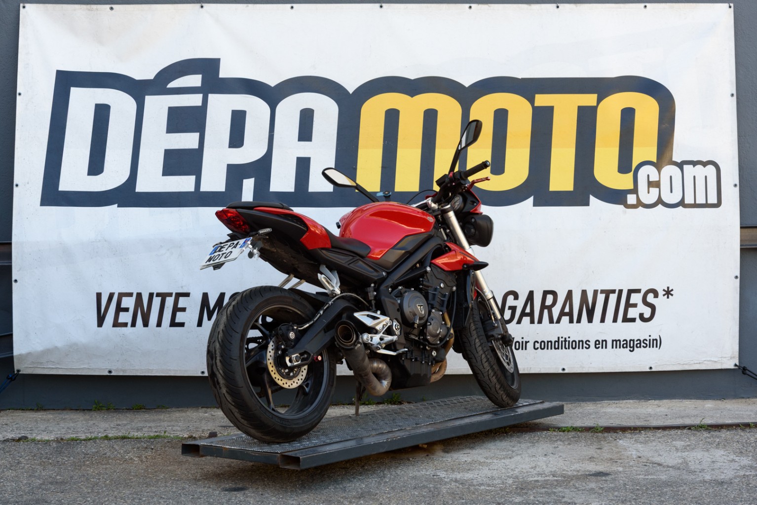 moto accidentée TRIUMPHSTREET TRIPLE 660S