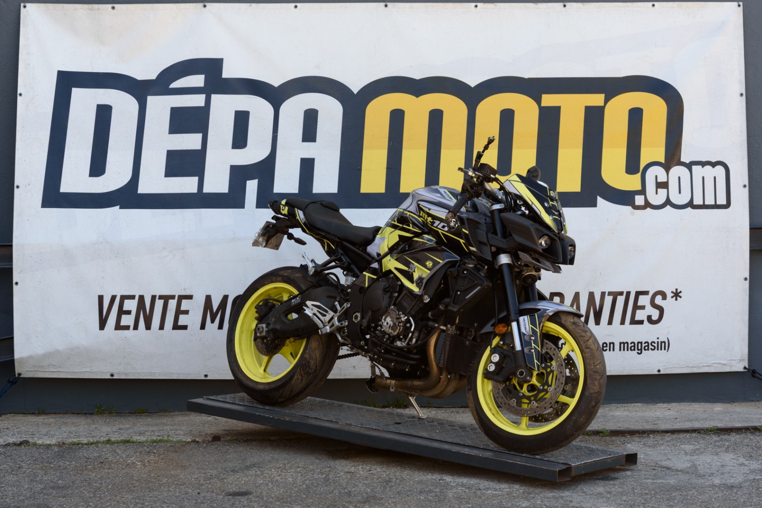 moto accidentée YAMAHA MT10