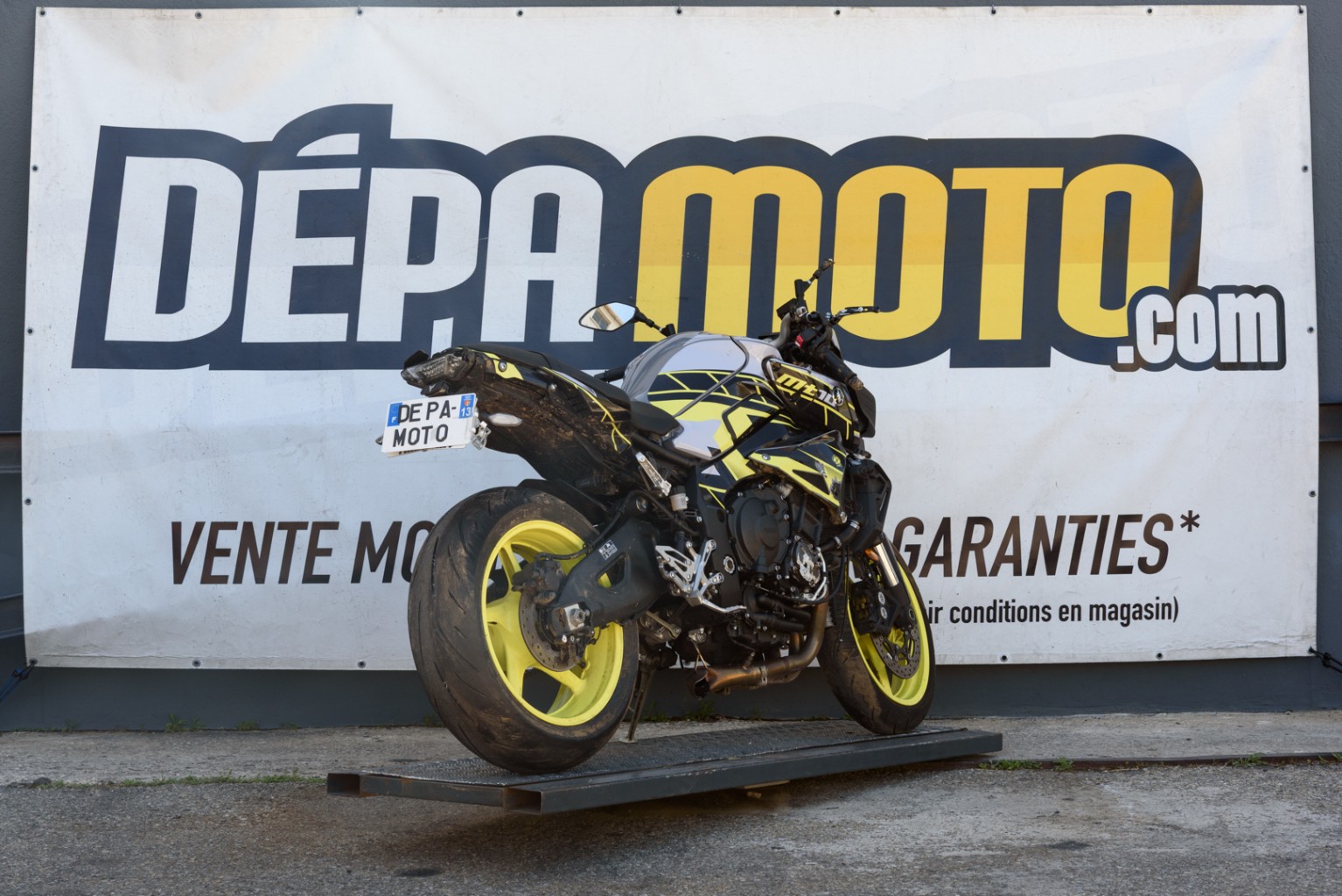 moto accidentée YAMAHAMT10
