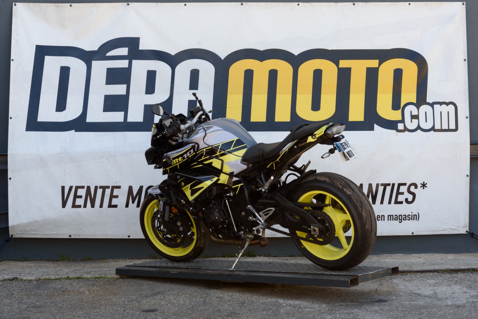 moto accidentée YAMAHAMT10