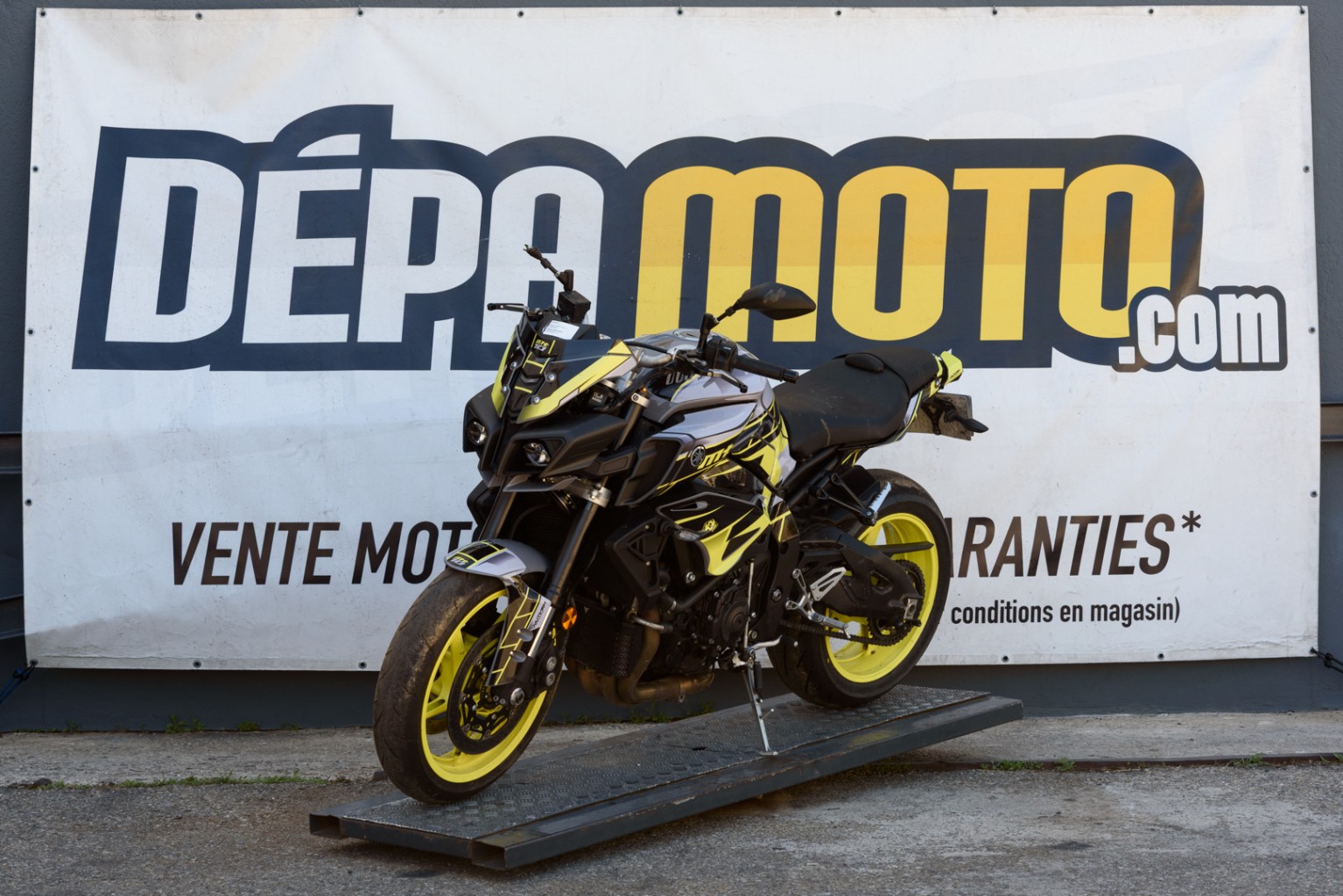moto accidentée YAMAHAMT10
