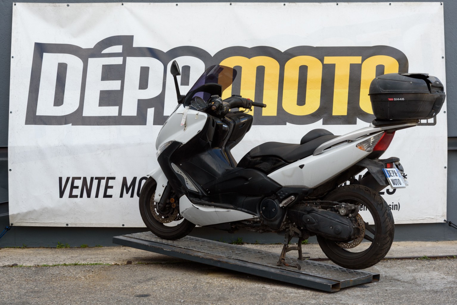 moto accidentée YAMAHA TMAX 500